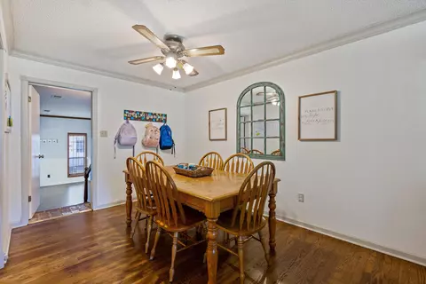 Dining - 151 W White Rd W, Collierville, TN 38017 photo 3 of 4