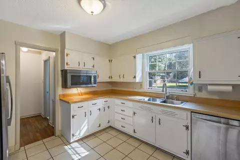 Kitchen - 151 W White Rd W, Collierville, TN 38017 photo 2 of 4