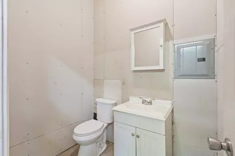 Bath - 151 W White Rd W, Collierville, TN 38017 photo 5 of 5