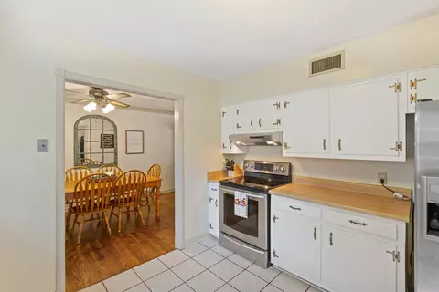 Kitchen - 151 W White Rd W, Collierville, TN 38017 photo 4 of 4