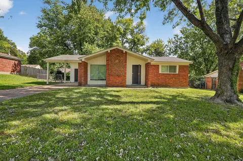 3852 Edenburg Dr, Memphis, TN 38127