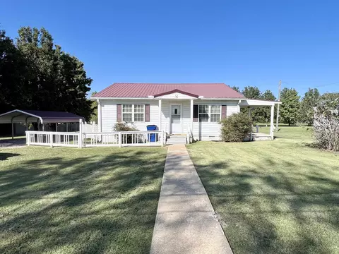 206 Willow Dr, Adamsville, TN 38310