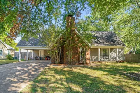 8438 River Glen Dr, Germantown, TN 38139