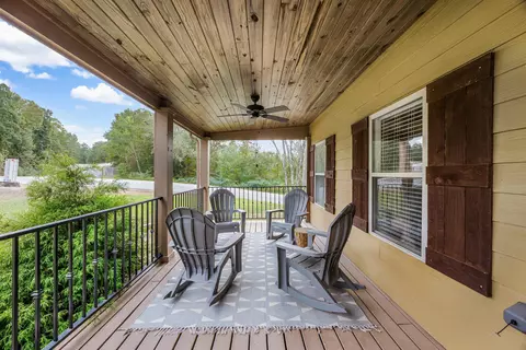 Exterior - 939 Eagle Point Rd, Cherokee, AL 35616 photo 3 of 6