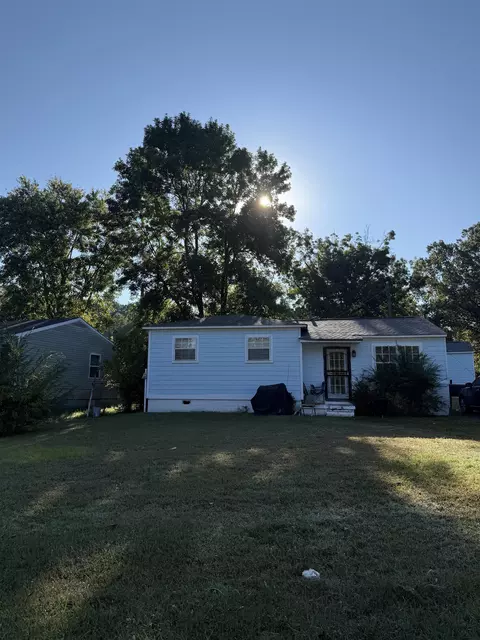 4520 Beacon Hill Dr, Memphis, TN 38127