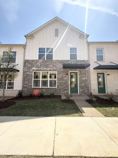 3052 Portage Dr, Bartlett, TN 38135