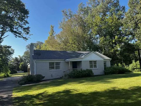 1033 E Poplar Dr Ave, Selmer, TN 38375