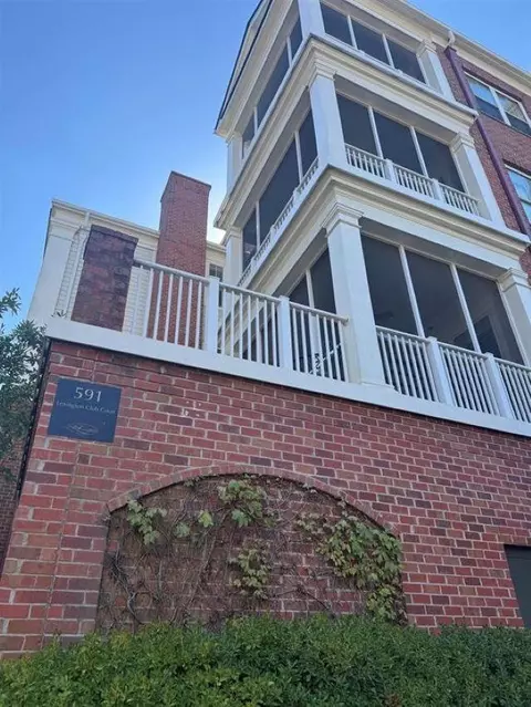 591 Lexington Club Ct #201, Memphis, TN 38117
