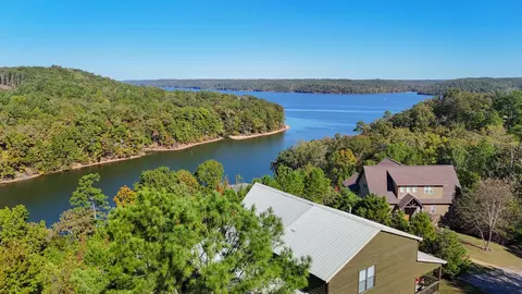 15 Marina Point Cir, Iuka, MS 38852