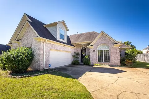 979 Center Rd, Cordova, TN 38018