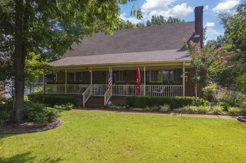 160 Plantation Dr, Jackson, TN 38305