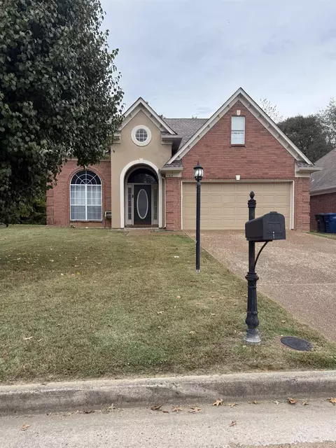 9964 Woodland Bend Dr, Lakeland, TN 38002