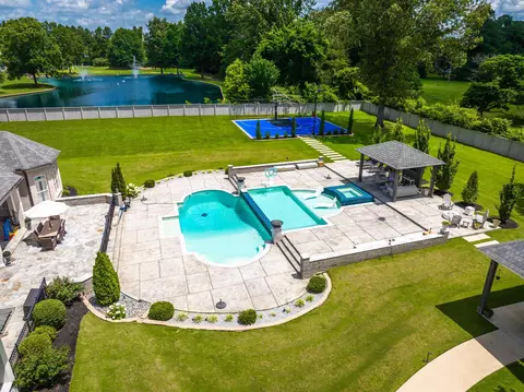 3246 Hollow Creek Rd, Germantown, TN 38138