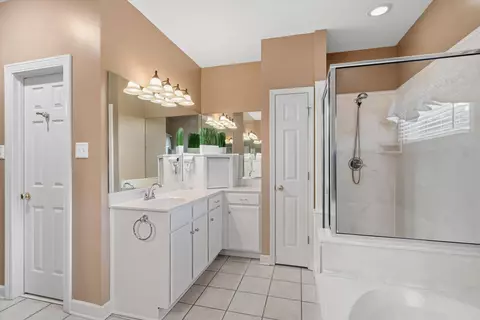 Bath - 1752 Campden Dr, Collierville, TN 38017 photo 2 of 5
