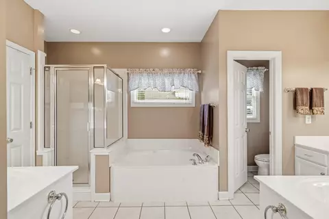 Bath - 1752 Campden Dr, Collierville, TN 38017 photo 1 of 5