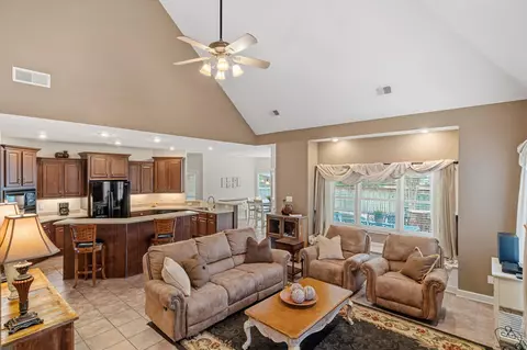 Living - 1752 Campden Dr, Collierville, TN 38017 photo 4 of 4