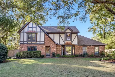 7673 Old Village Cv, Germantown, TN 38138