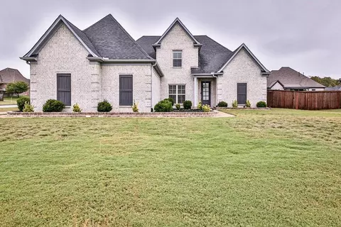 225 Country Brook Dr, Oakland, TN 38060