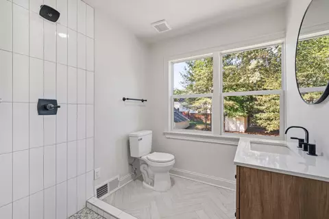 Bath - 159 Perkins Ext, Memphis, TN 38117 photo 5 of 5