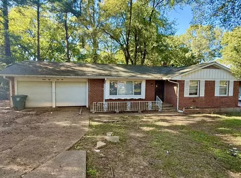 2865 W Lake Shore Dr, Memphis, TN 38127