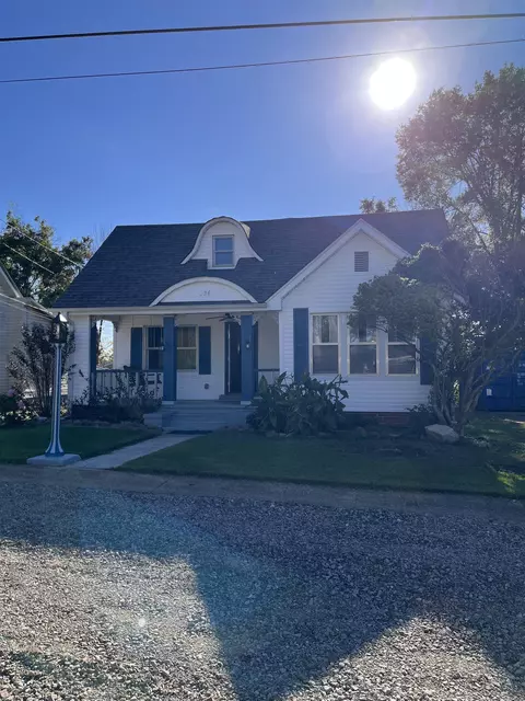 326 Pharr Ave, Selmer, TN 38375