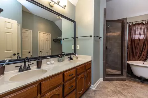 Bath - 368 Wolf Run Rd, Collierville, TN 38017 photo 2 of 4
