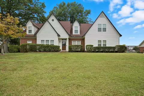 825 Meadow Vale Dr, Collierville, TN 38017