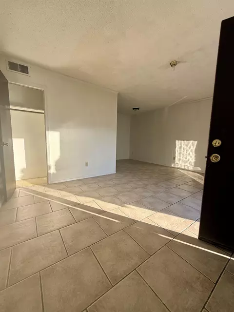 Living - 3091 Range Line Rd, Memphis, TN 38127 photo 3 of 4