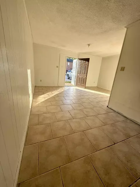 Living - 3091 Range Line Rd, Memphis, TN 38127 photo 2 of 4