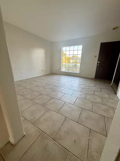 Living - 3091 Range Line Rd, Memphis, TN 38127 photo 4 of 4