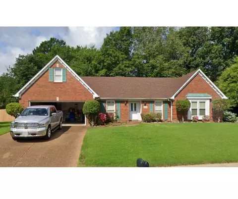 2385 Meadow Ridge Dr, Cordova, TN 38016