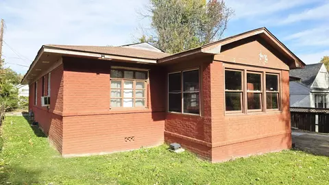 1330 S Parkway Ave E, Memphis, TN 38106
