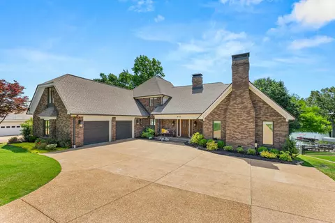 9711 Pine Point Dr, Lakeland, TN 38002