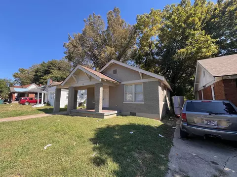 Exterior - 734 Spring St, Memphis, TN 38112 photo 2 of 4
