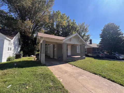 Exterior - 734 Spring St, Memphis, TN 38112 photo 3 of 4
