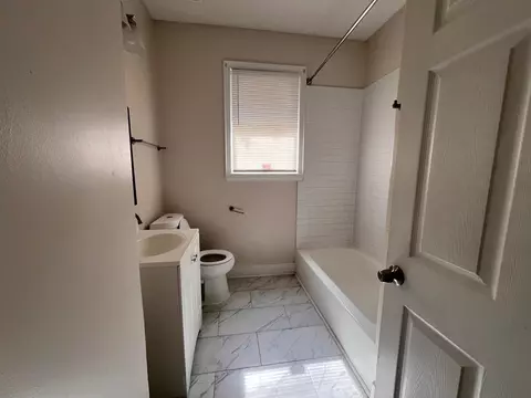 Bath - 734 Spring St, Memphis, TN 38112 photo 1 of 1