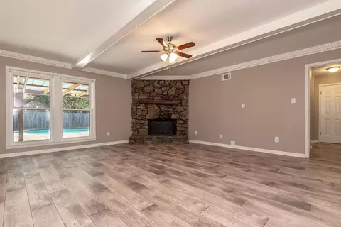 Living - 3396 Venson Dr, Bartlett, TN 38135 photo 4 of 6