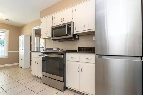 Kitchen - 3396 Venson Dr, Bartlett, TN 38135 photo 2 of 2