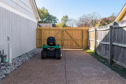 Exterior - 3396 Venson Dr, Bartlett, TN 38135 photo 6 of 9