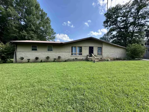204 Lankford St, Bruceton, TN 38317