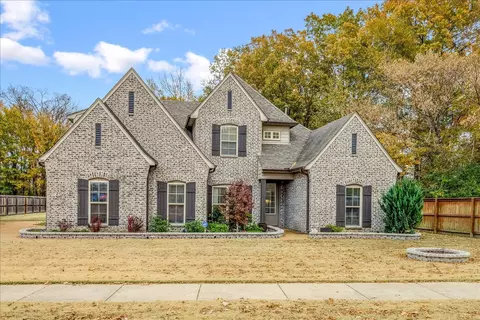 6240 Creekside Lake Dr, Arlington, TN 38002