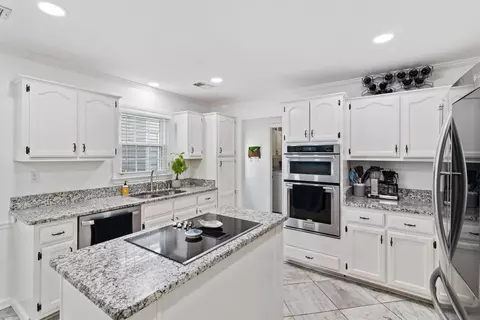 Kitchen - 222 E Nolley Dr, Collierville, TN 38017 photo 2 of 2