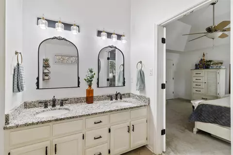 Bath - 222 E Nolley Dr, Collierville, TN 38017 photo 1 of 3