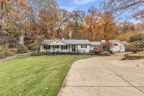 1360 E Crestwood Dr, Memphis, TN 38119