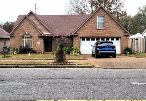 7926 Macon Rd, Cordova, TN 38018