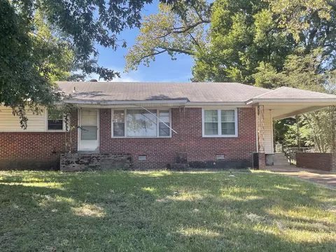 3921 Royal Oaks Dr, Memphis, TN 38116