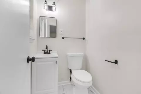 Bath - 5136 Rolling Fields Dr, Memphis, TN 38134 photo 1 of 3