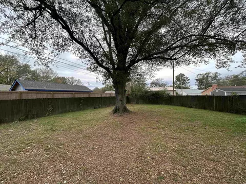 Exterior - 1809 Cherry Rd, Memphis, TN 38117 photo 3 of 4