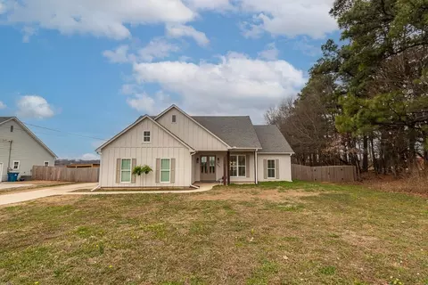 1015 Wortham Dr, Covington, TN 38019