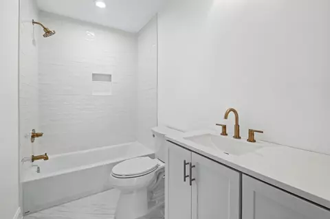 Bath - 59 Devon Way, Memphis, TN 38111 photo 3 of 6